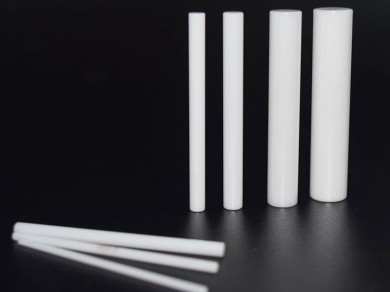 What are the advantages and uses of boron nitride ceramics? 