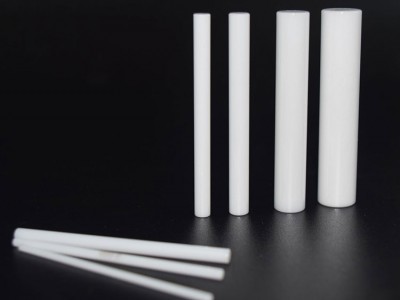 What are the advantages and uses of boron nitride ceramics?